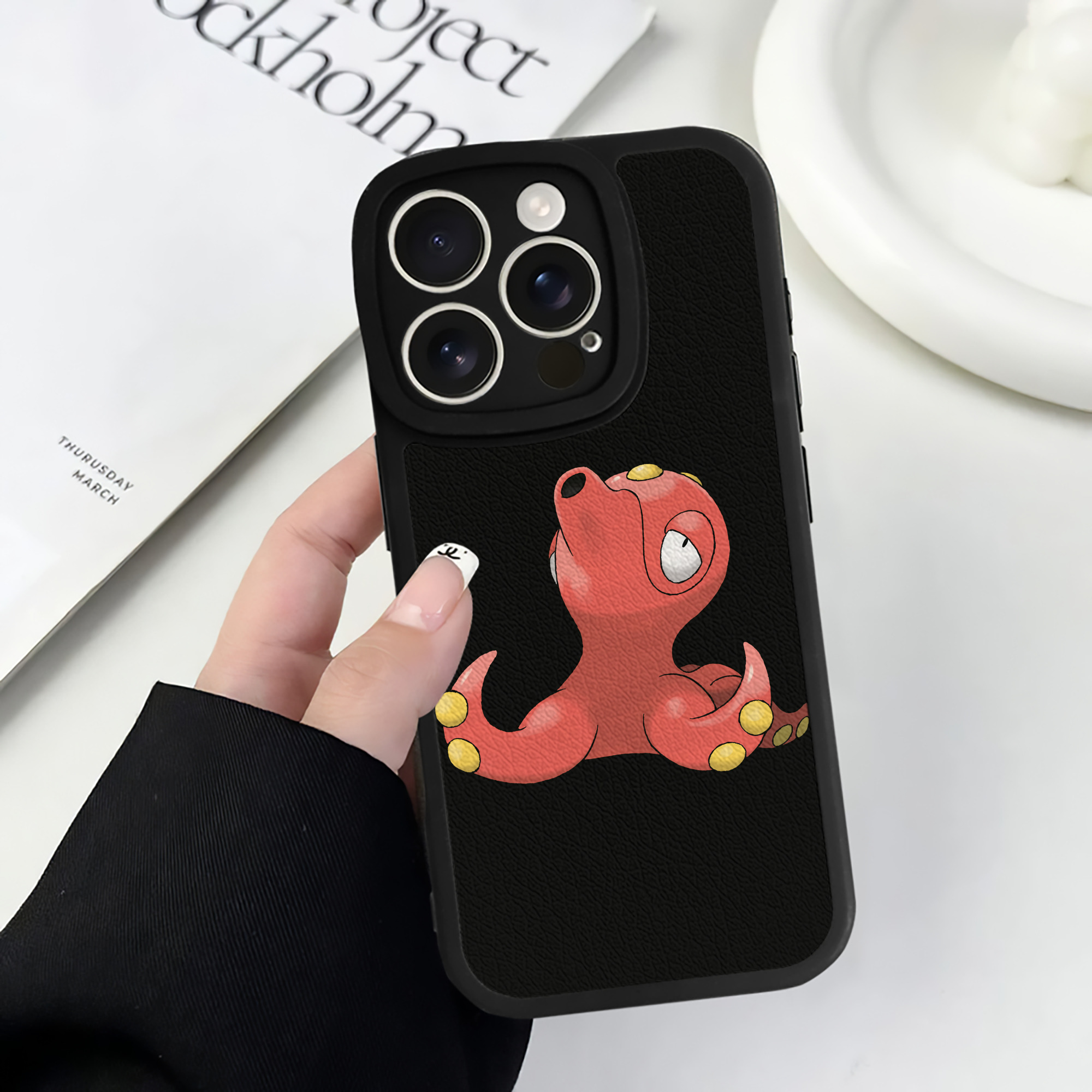 （画像用） ポケットモンスター Pokémon 【iPhone 16シリーズ対応】シリコンスマホケース（レザー調） 材質：シリコン